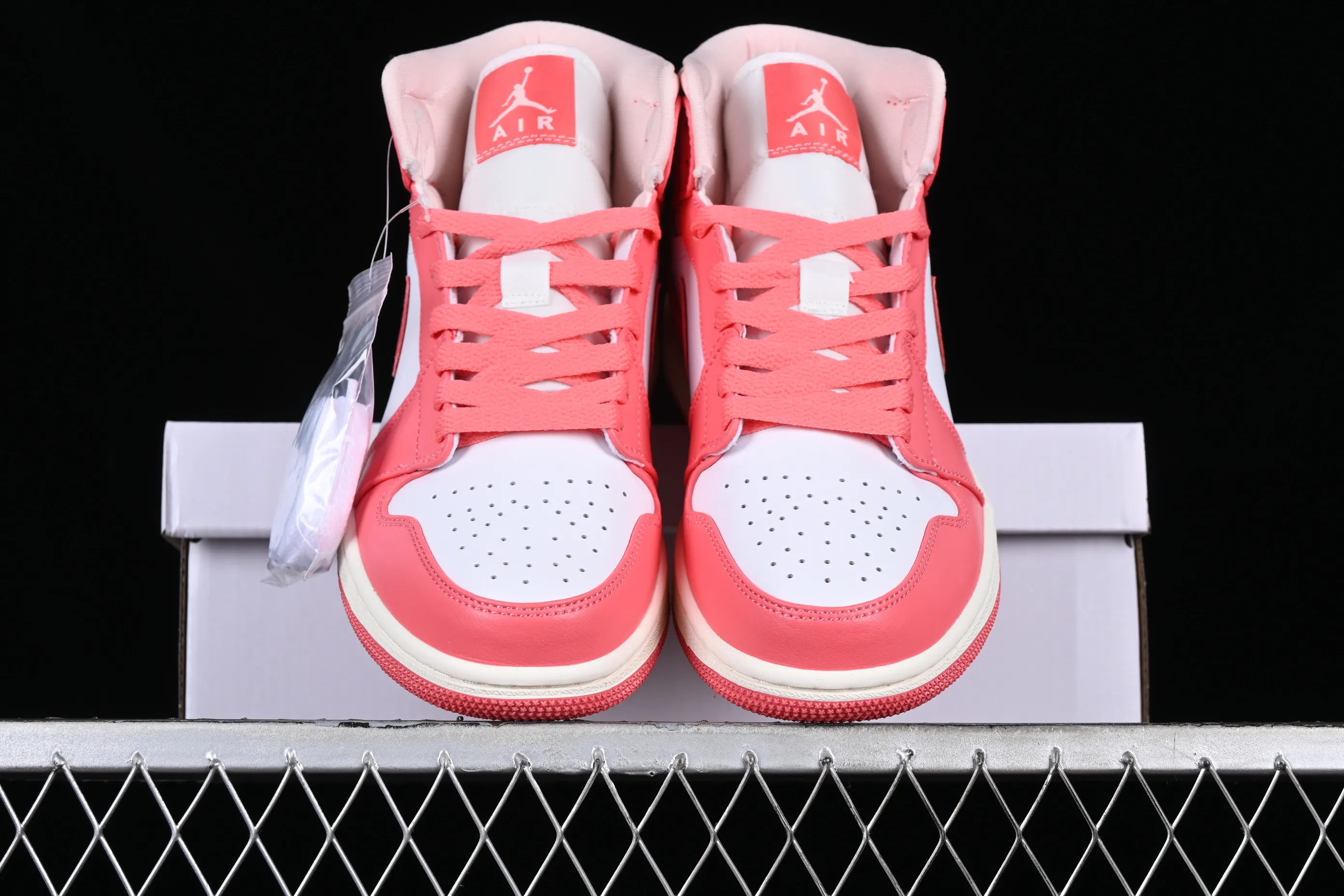 All categories Air Jordan Jordan series basketball shoes Air Jordan 1 Mid Air Jordan 1 Mid AJ1 Joe 1 white and pink mid-top cultural and casual sneakers BQ6472-186
